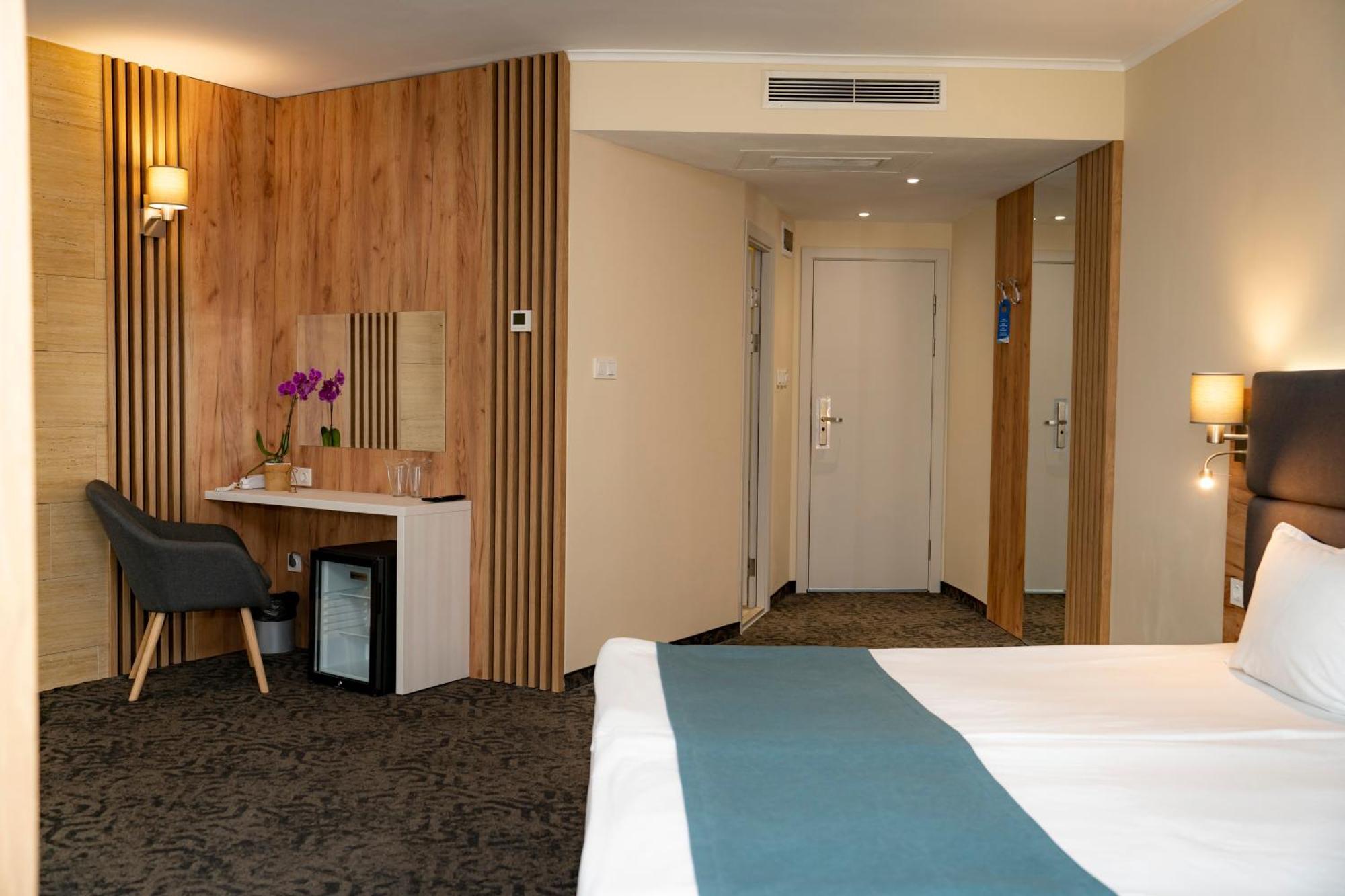 Aqua Hotel 4*